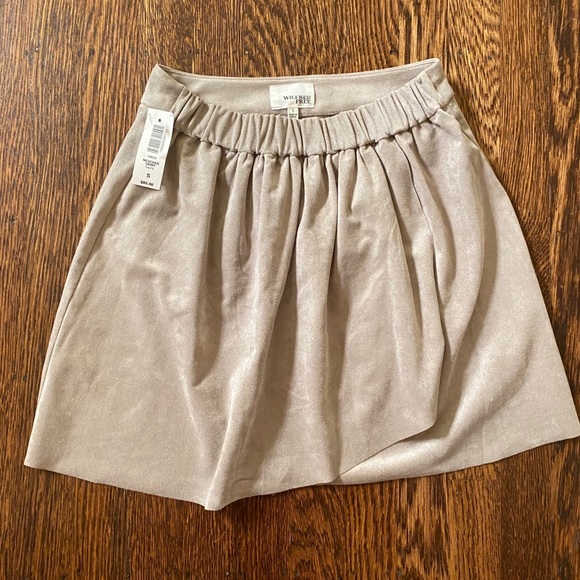 NWT Aritzia Wilfred Free Nescher skirt size small. 12” across waist 16” long - Picture 2 of 4